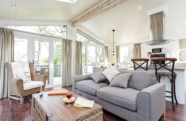 4 bedroom accommodation in Wootton Bridge, Nr Cowes