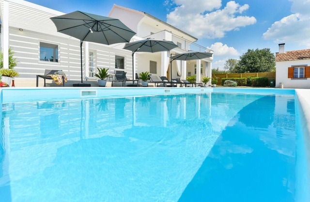 4 bedroom accommodation in Tinj