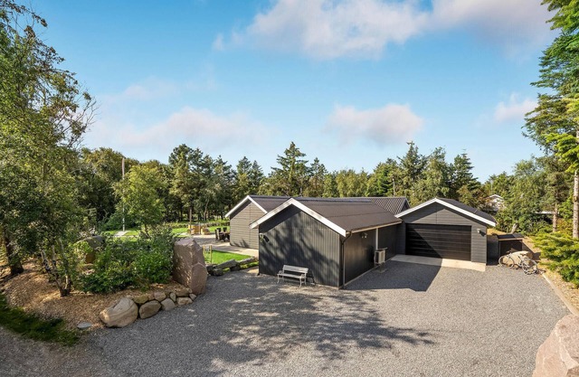 4 bedroom amazing home in Hurup Thy