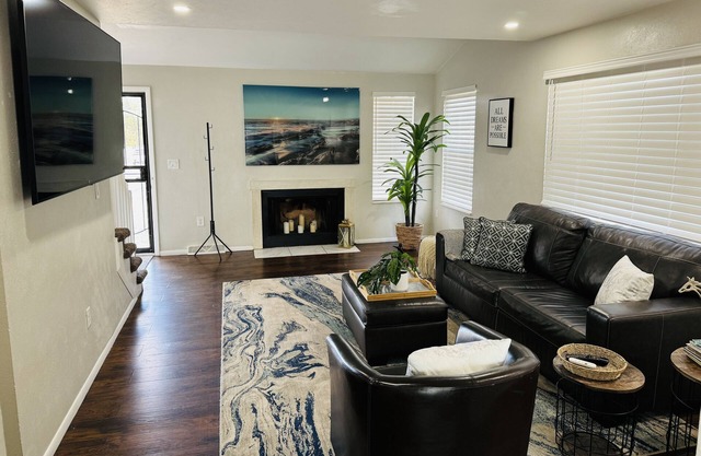 4 bedroom Cozy Townhome w/ 1car garage. - 15 min to Downtown Denver