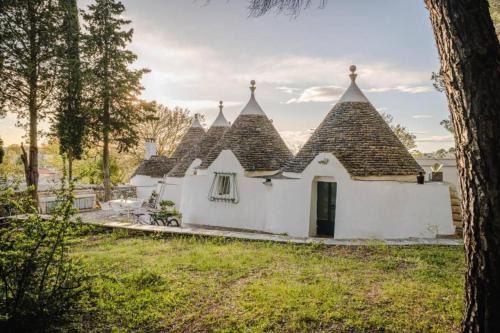 4 Camere da Letto - Trulli con Camino, Foresta e BBQ