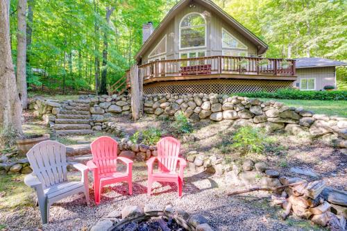 4 Mi to Lake Bellaire Home with Deck and Pool Access!