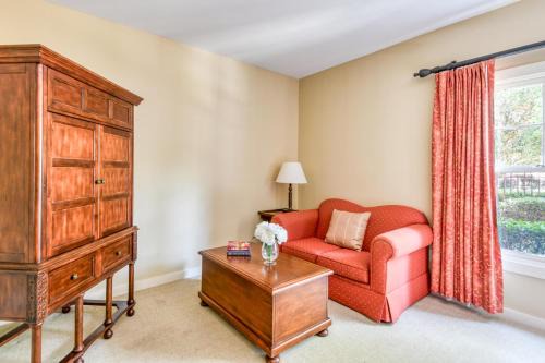 4106-L Bright & Cheery ground floor King Suite