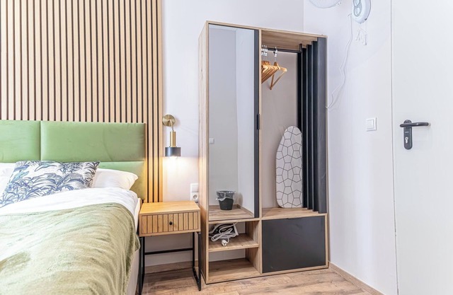 4BR Apt. for Groups 6-Min to Stadthalle