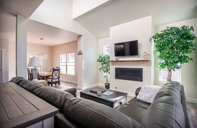 4BR Mountain Home | Fireplace, King Beds, Fast Wi-Fi