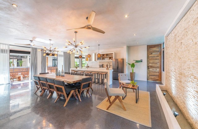 5-Bed Deluxe Condo Private Villa Feel Full Hotel Amenities