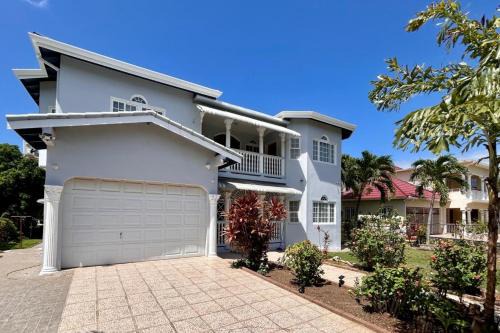 5-Bed Villa with pool in Runaway Bay Jamaica