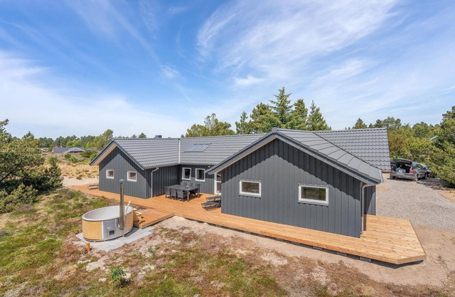 5 bedroom pet friendly home in Rømø
