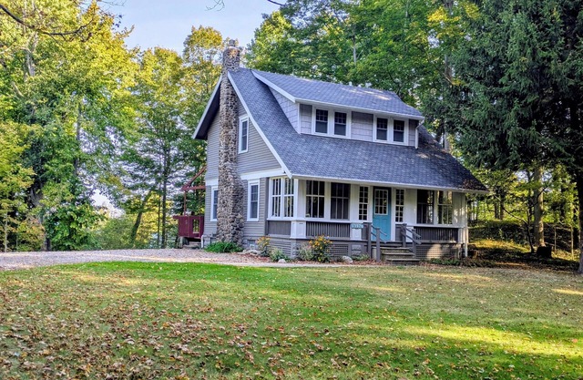 5 lakefront acres with DIRECT beach access from property