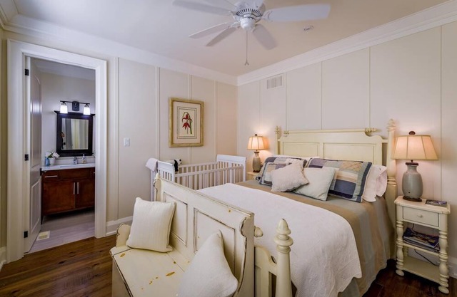 6 bdrm, 6 bath Luxury with 230' of frontage on Lake Muskoka! Min to Bracebridge!