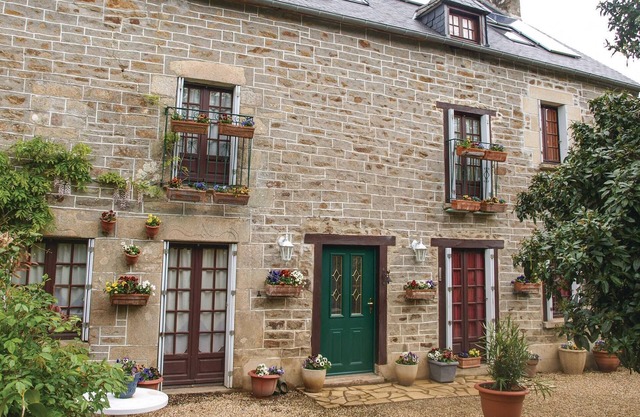 6 bedroom accommodation in Plouer sur Rance