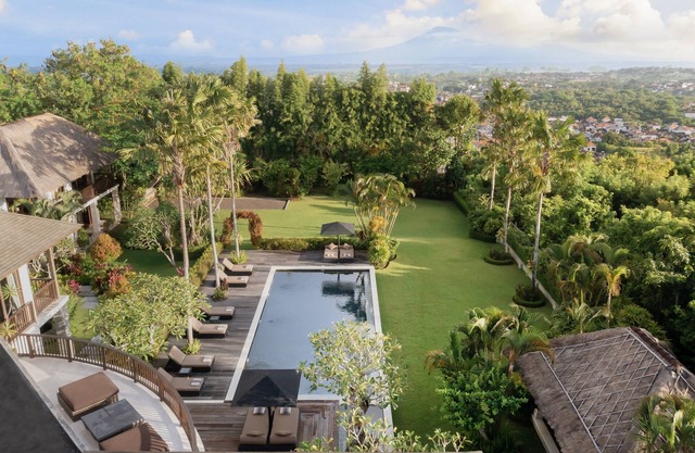 6 Bedrooms Private Pool in Jimbaran Hill Top