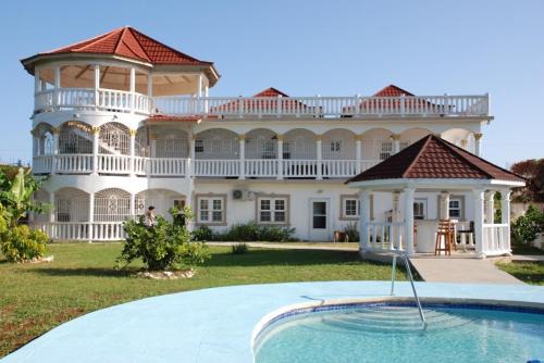 7 bed bath Home close to MBJ and Ocean Access