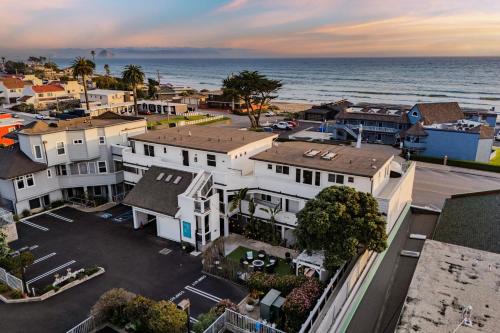 7 Cayucan Bungalows Close to Beach Ocean Views Sleeps 36