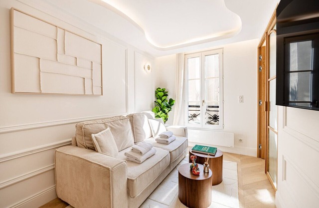 7. New suite 4 persons- Saint Germain Notre-Dame