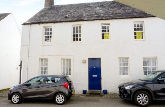 8 CATHEDRAL STREET, pet friendly, with a garden in Dunkeld