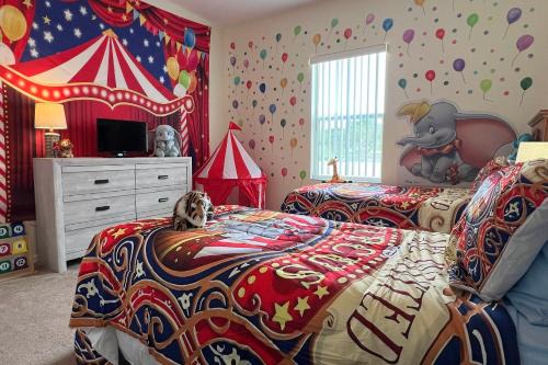 8 Mi to Disney! Paradise Found Villa with Games