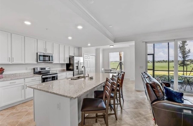 814 Babcock National Condo
