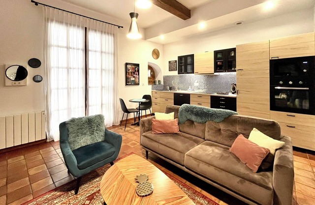 A cocoon for two in the heart of old Pézenas