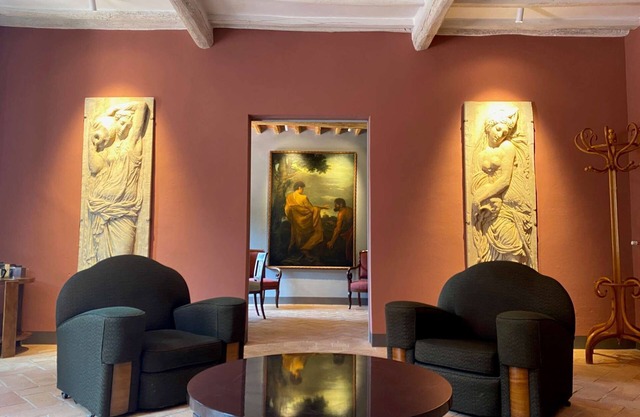 A glamorous apartment on the Villa Cosmiana's wine estate