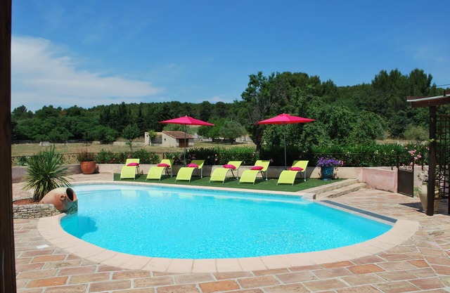 A haven of peace in a green setting close to everything: true happiness!