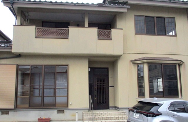 A house with 2 parking spaces, located a 9-minute walk from Toyama Station! Akae-tei"] is ideal for work as well as travel. This is a ryokan where you can stay with no meal and relax as if you were in a vacation home.