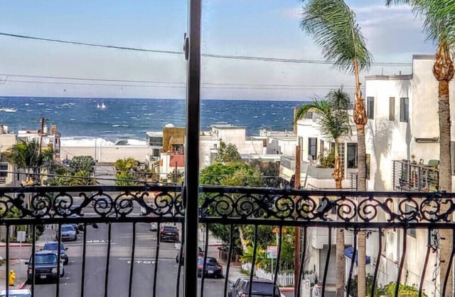 A Magical Home w Amazing Sunsets in Hermosa Beach.