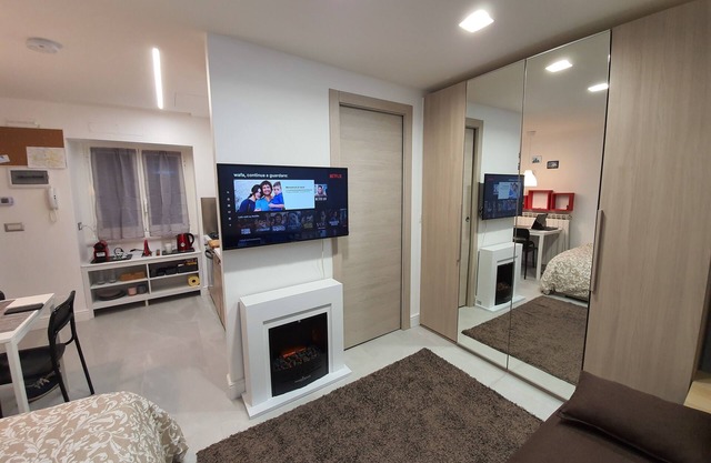 A NEW MODERN MINI APARTMENT 1 MIN FROM SUBWAY 10 MINS FROM CITY CENTER Wafa Home