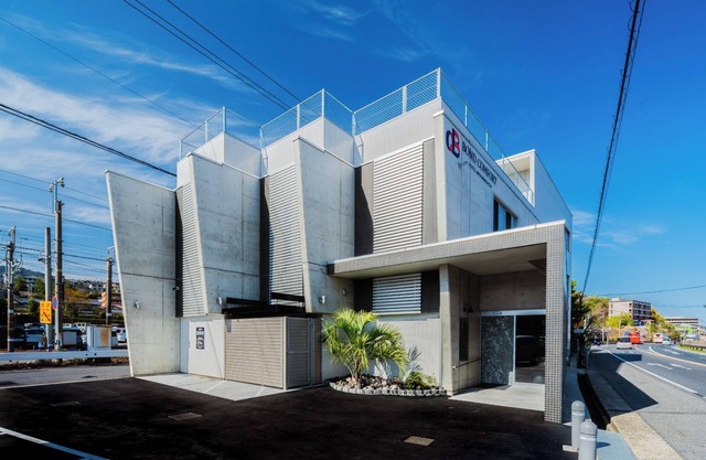 A room with a skylight An open space filled with natural light Conveniently located within a 5min/Hatsukaichi Hiroshima