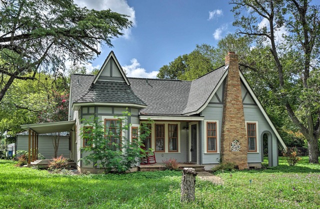 Adorable Cottage < 1 Mi to Guadalupe River & Dtwn