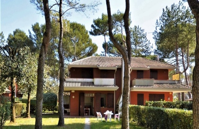 Airy holiday home near the beach