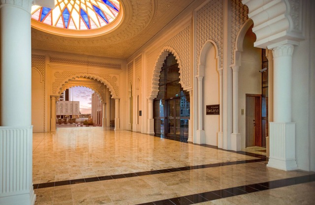 Al Jaddaf Rotana Suite Hotel