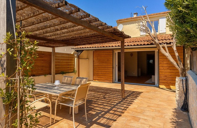 Alba | Air-conditioned, Wi-Fi, PMR, beach 20 metres away