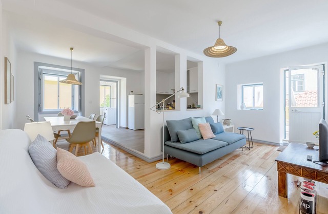 Alfama, Bright Spacious W/Terrace Apartment, By TimeCooler