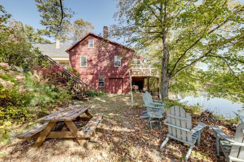 All-Season Escape, 8 Mi to Mount Sunapee Skiing