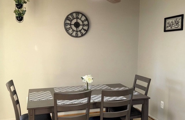 Allen Park Comfort Minutes from Detroit & Dearborn