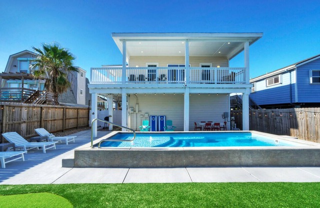Always Sunny, Putting Green, Pool