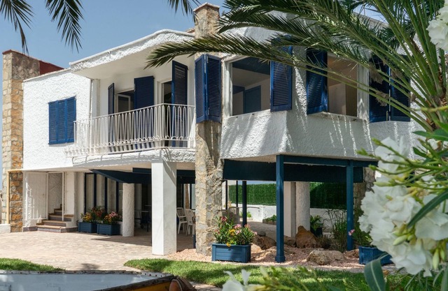 Amazing Beach Villa In Santa Pola Up to 8 Guests