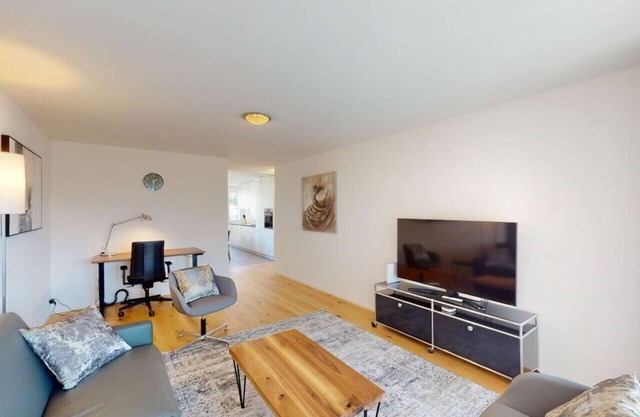 Amazing, central, sunny 1BR flat (Sun 12)