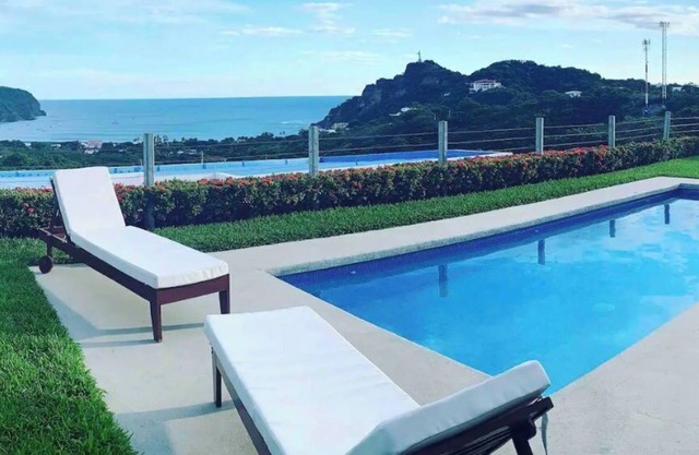 Amazing Hilltop Beach House - Ocean & Mountain Views!