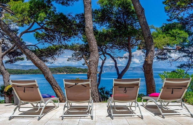 Amazing home in Jelsa