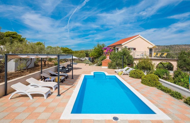Amazing home in Milna