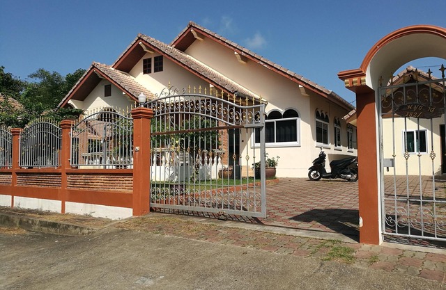 Amazing villa, 3 bedrooms, 2 toilets, 120 sqm bright, garden parking, 5min beach