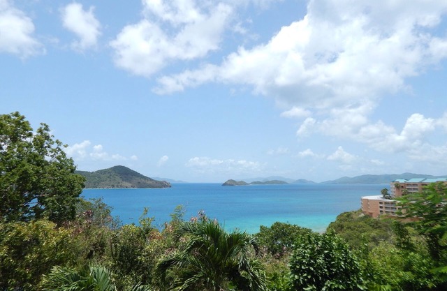 Amazing villa steps from our pool with incredible views, new kitchen & FREE WiFi