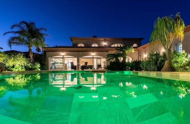 An elegant villa in a private housing development, Luxury- Golf- Sea all in one