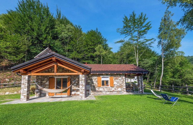 An oasis in the middle of nature: Tastefully furnished 3-room stone house with swimming pond