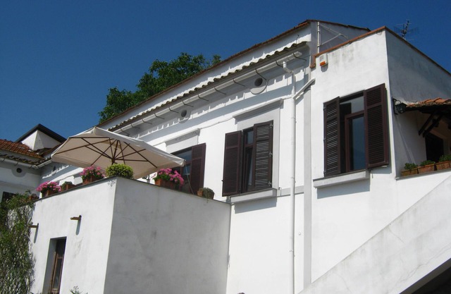 Ancient "CASOLARE ULIVETO" near POMPEI/AMALFI Coast with affiliated POOL