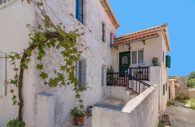 Angel's 2-Bedroom Traditional House