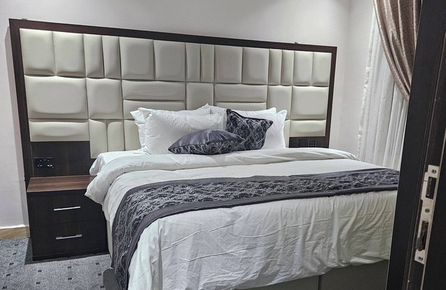 Anibex Luxe