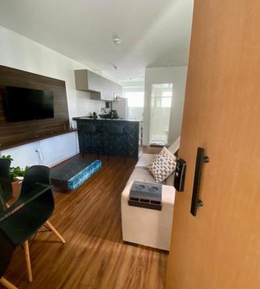 Apê moderno com Ar, Wi-Fi, máquina de lavar, garagem e portaria 24h- completo e confortável!